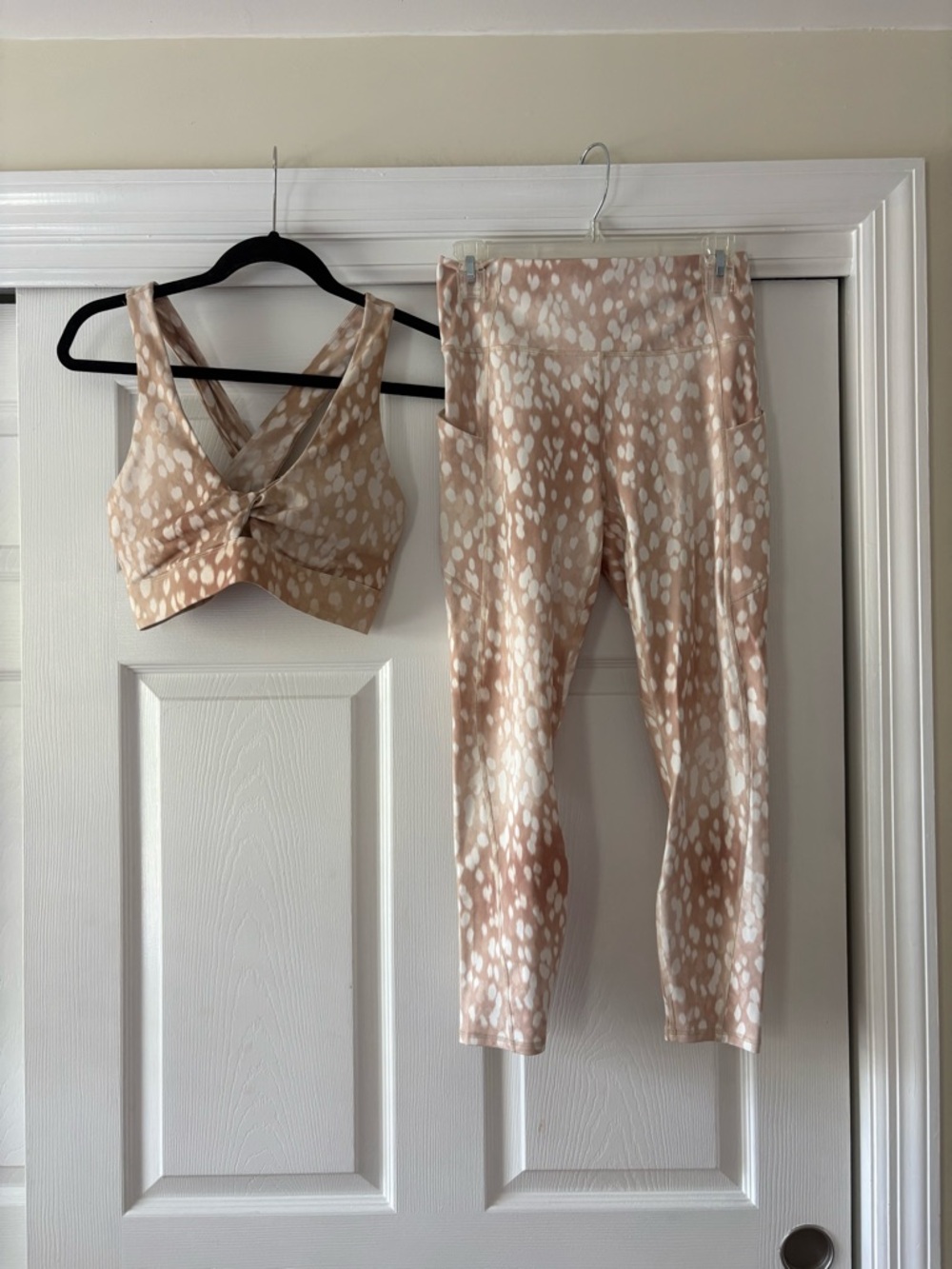 Fabletics Animal Print Set - Beige and White Speckled Leggings & Sports Bra Set